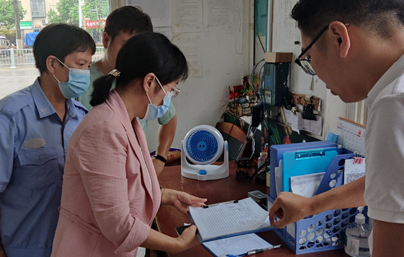 公司組織開展疫情防控安全檢查，全力筑牢戰(zhàn)“疫”防線